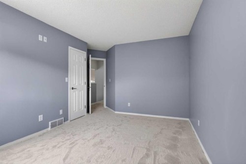 328 Douglas Ridge Close Se, Calgary, AB - Indoor Photo Showing Other Room