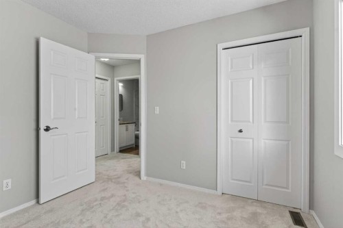 328 Douglas Ridge Close Se, Calgary, AB - Indoor Photo Showing Other Room