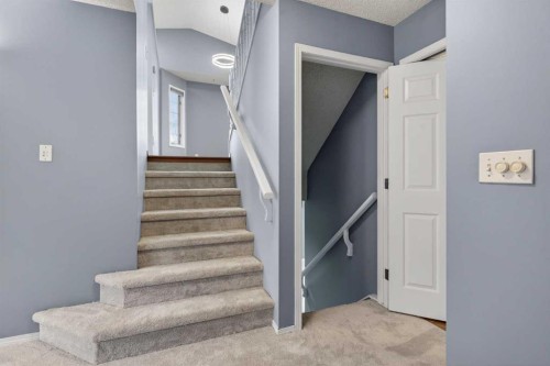 328 Douglas Ridge Close Se, Calgary, AB - Indoor Photo Showing Other Room