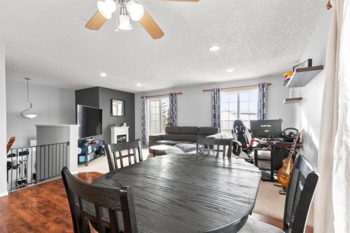 25 Park Place, Didsbury, AB - Indoor Photo Showing Dining Room