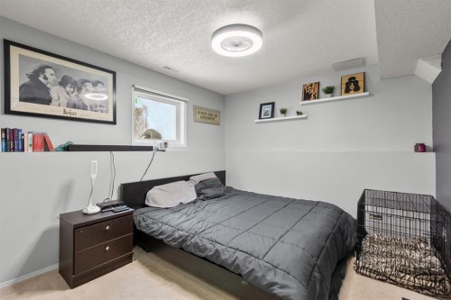 25 Park Place, Didsbury, AB - Indoor Photo Showing Bedroom