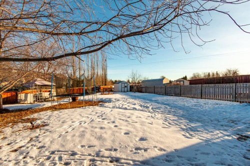 25 Park Place, Didsbury, AB - Outdoor