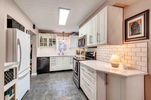 206 5 Avenue Se, Three Hills, AB - Indoor Photo Showing Kitchen With Upgraded Kitchen