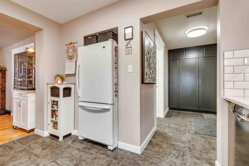 206 5 Avenue Se, Three Hills, AB - Indoor