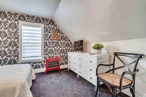 206 5 Avenue Se, Three Hills, AB - Indoor Photo Showing Bedroom