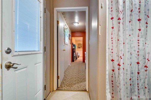 206 5 Avenue Se, Three Hills, AB - Indoor Photo Showing Other Room