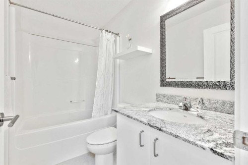 2728 Cochrane Road Nw, Calgary, AB - Indoor Photo Showing Bathroom
