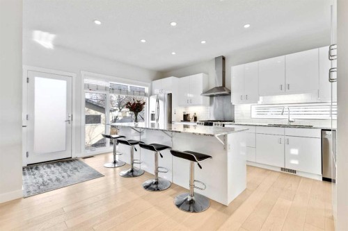 2728 Cochrane Road Nw, Calgary, AB - Indoor Photo Showing Kitchen With Upgraded Kitchen