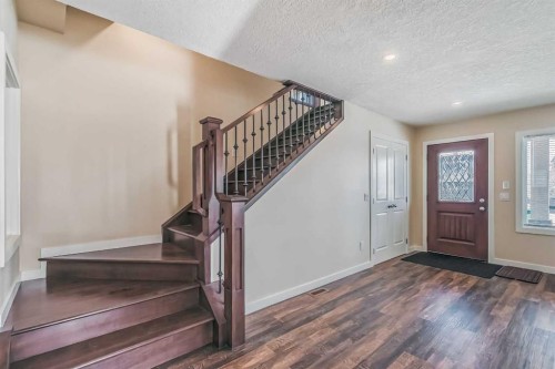 23 Cheltenham Road Nw, Calgary, AB - Indoor Photo Showing Other Room