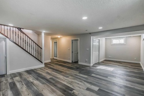 23 Cheltenham Road Nw, Calgary, AB - Indoor Photo Showing Other Room