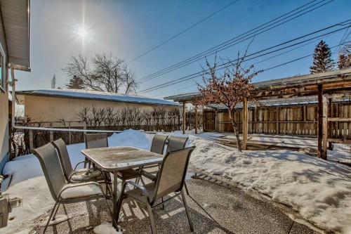 23 Cheltenham Road Nw, Calgary, AB - Outdoor
