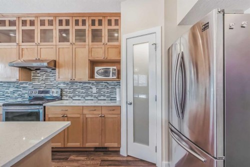23 Cheltenham Road Nw, Calgary, AB - Indoor Photo Showing Kitchen With Stainless Steel Kitchen