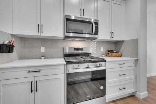 3021 Key Drive Sw, Airdrie, AB - Indoor Photo Showing Kitchen With Upgraded Kitchen