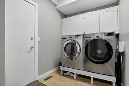 1480 Berkley Drive Nw, Calgary, AB - Indoor Photo Showing Laundry Room