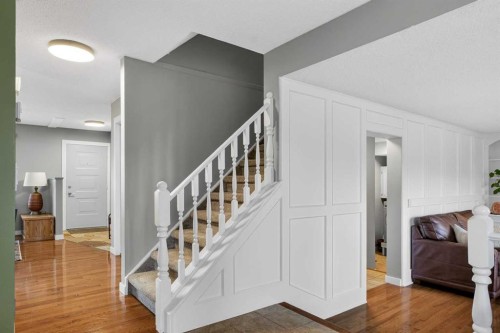 1480 Berkley Drive Nw, Calgary, AB - Indoor Photo Showing Other Room