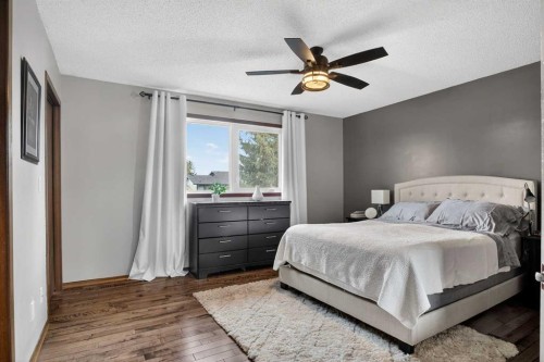 1480 Berkley Drive Nw, Calgary, AB - Indoor Photo Showing Bedroom