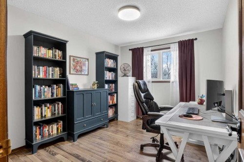 1480 Berkley Drive Nw, Calgary, AB - Indoor Photo Showing Office