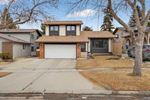1480 Berkley Drive Nw, Calgary, AB - Outdoor With Facade