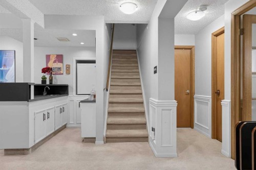 1480 Berkley Drive Nw, Calgary, AB - Indoor Photo Showing Other Room
