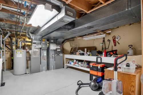 1480 Berkley Drive Nw, Calgary, AB - Indoor Photo Showing Basement