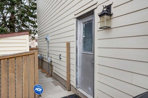 1480 Berkley Drive Nw, Calgary, AB - Outdoor With Exterior
