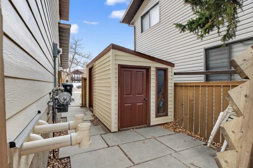1480 Berkley Drive Nw, Calgary, AB - Outdoor With Exterior
