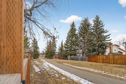 1480 Berkley Drive Nw, Calgary, AB - Outdoor