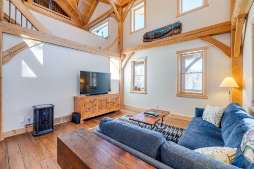 231035 Range Road 54, Bragg Creek, AB - Indoor Photo Showing Living Room