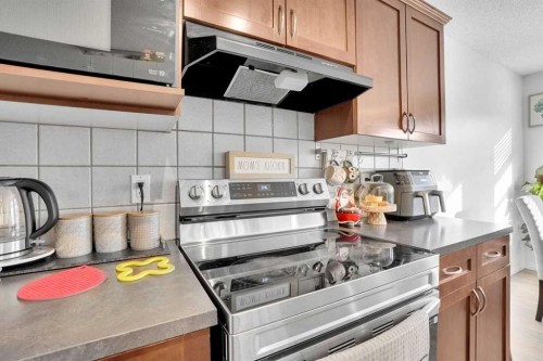 73 Covebrook Place Ne, Calgary, AB - Indoor Photo Showing Kitchen