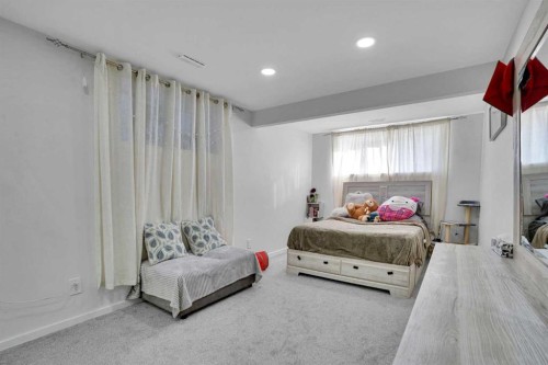73 Covebrook Place Ne, Calgary, AB - Indoor Photo Showing Bedroom