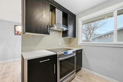 440 Foritana Road Se, Calgary, AB - Indoor Photo Showing Kitchen