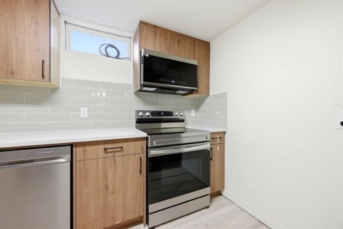 440 Foritana Road Se, Calgary, AB - Indoor Photo Showing Kitchen