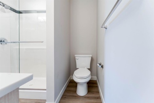 2312-55 Lucas Way Nw, Calgary, AB - Indoor Photo Showing Bathroom