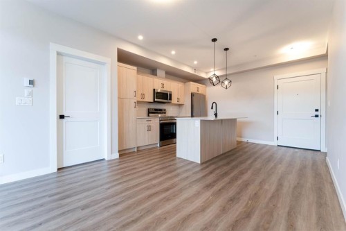 2312-55 Lucas Way Nw, Calgary, AB - Indoor Photo Showing Kitchen