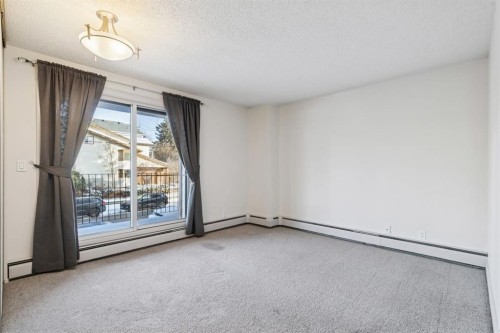 6-1607 26 Avenue Sw, Calgary, AB - Indoor Photo Showing Other Room