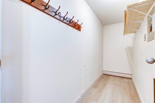 6-1607 26 Avenue Sw, Calgary, AB - Indoor Photo Showing Other Room