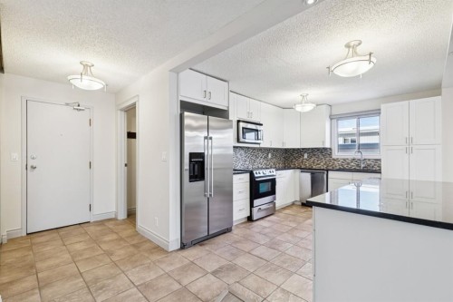 6-1607 26 Avenue Sw, Calgary, AB - Indoor Photo Showing Kitchen