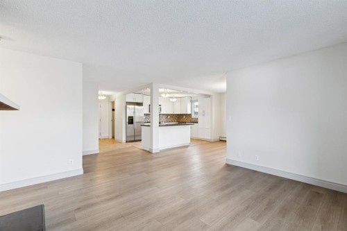 6-1607 26 Avenue Sw, Calgary, AB - Indoor Photo Showing Living Room
