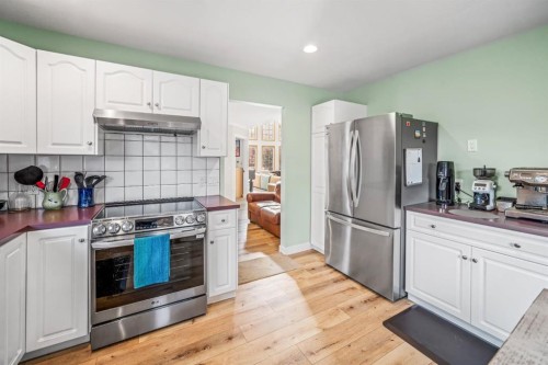 108 Lougheed Circle, Banff, AB - Indoor Photo Showing Kitchen