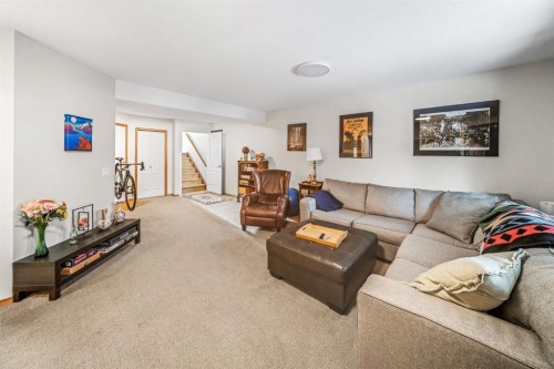 108 Lougheed Circle, Banff, AB - Indoor Photo Showing Living Room