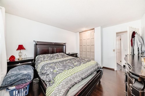 19 Malvern Place Ne, Calgary, AB - Indoor Photo Showing Bedroom