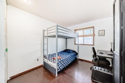 19 Malvern Place Ne, Calgary, AB - Indoor Photo Showing Bedroom