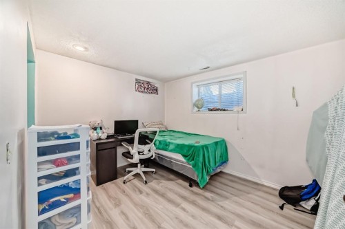 19 Malvern Place Ne, Calgary, AB - Indoor Photo Showing Bedroom