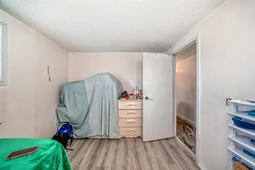 19 Malvern Place Ne, Calgary, AB - Indoor Photo Showing Bedroom