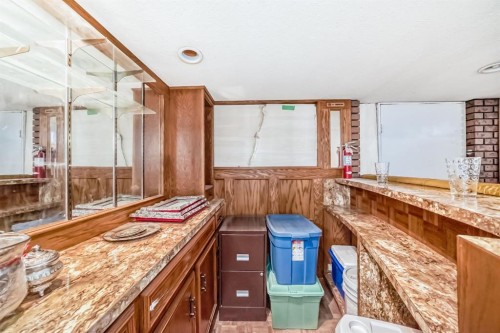 19 Malvern Place Ne, Calgary, AB - Indoor Photo Showing Kitchen