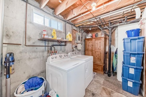 19 Malvern Place Ne, Calgary, AB - Indoor Photo Showing Laundry Room