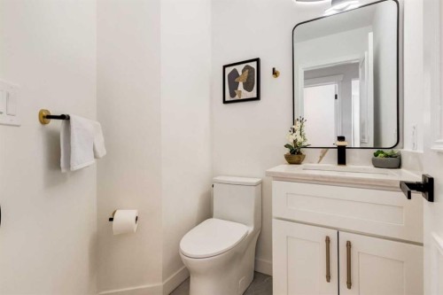 113 Straddock Terrace Sw, Calgary, AB - Indoor Photo Showing Bathroom