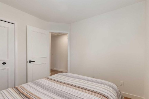 113 Straddock Terrace Sw, Calgary, AB - Indoor Photo Showing Bedroom