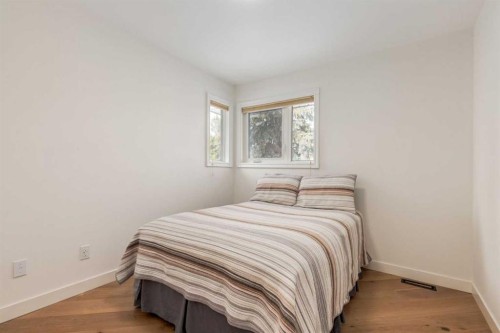 113 Straddock Terrace Sw, Calgary, AB - Indoor Photo Showing Bedroom