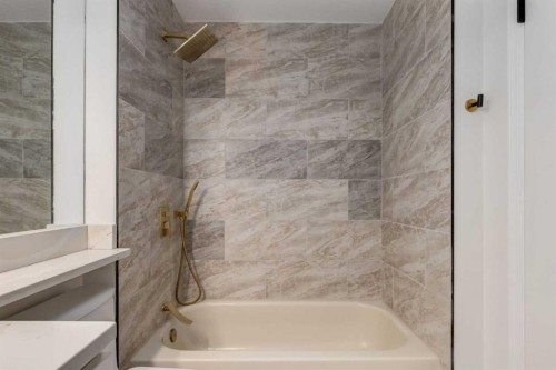 113 Straddock Terrace Sw, Calgary, AB - Indoor Photo Showing Bathroom